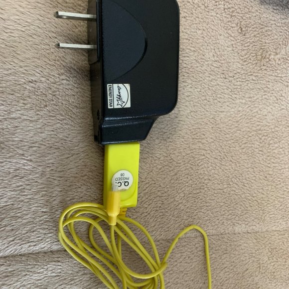 Yellow Yiboo R/C Helicopter w/Remote - UJ4703 - Picture 9 of 10